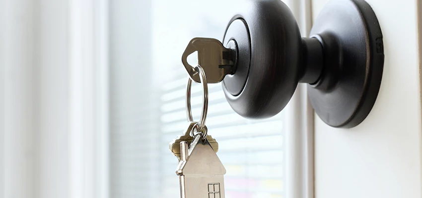 Bifold Door Knob Replacement in Bellflower, California