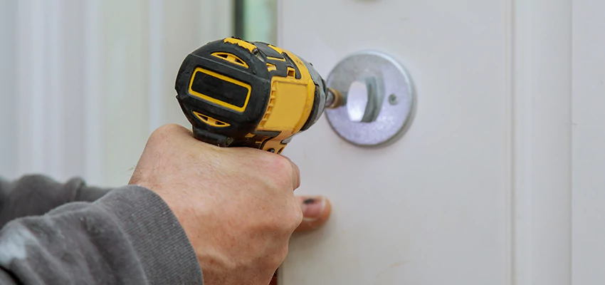 Street Locksmith For Smart Lock Repair in Bellflower, CA